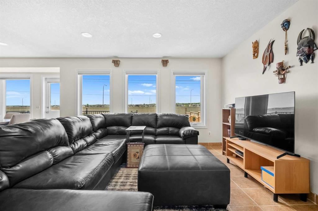 184 Somerglen Common SW, Calgary — photo 4 of 50