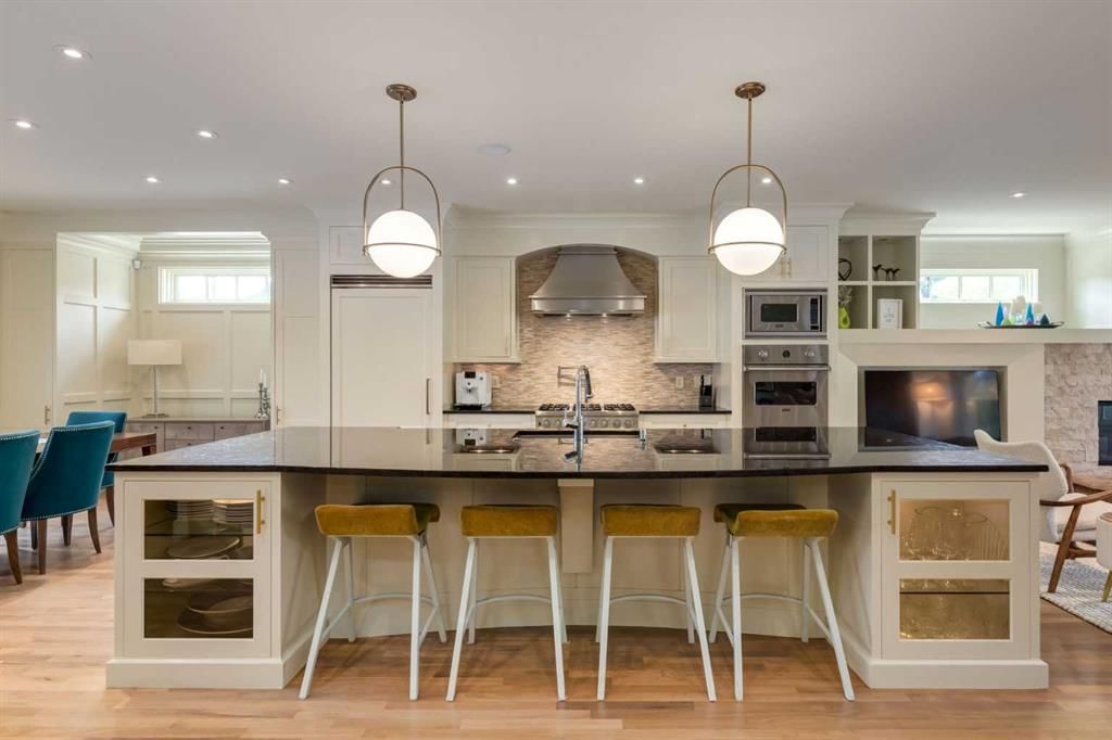 2339 Westmount Road NW, Calgary — photo 3 of 50