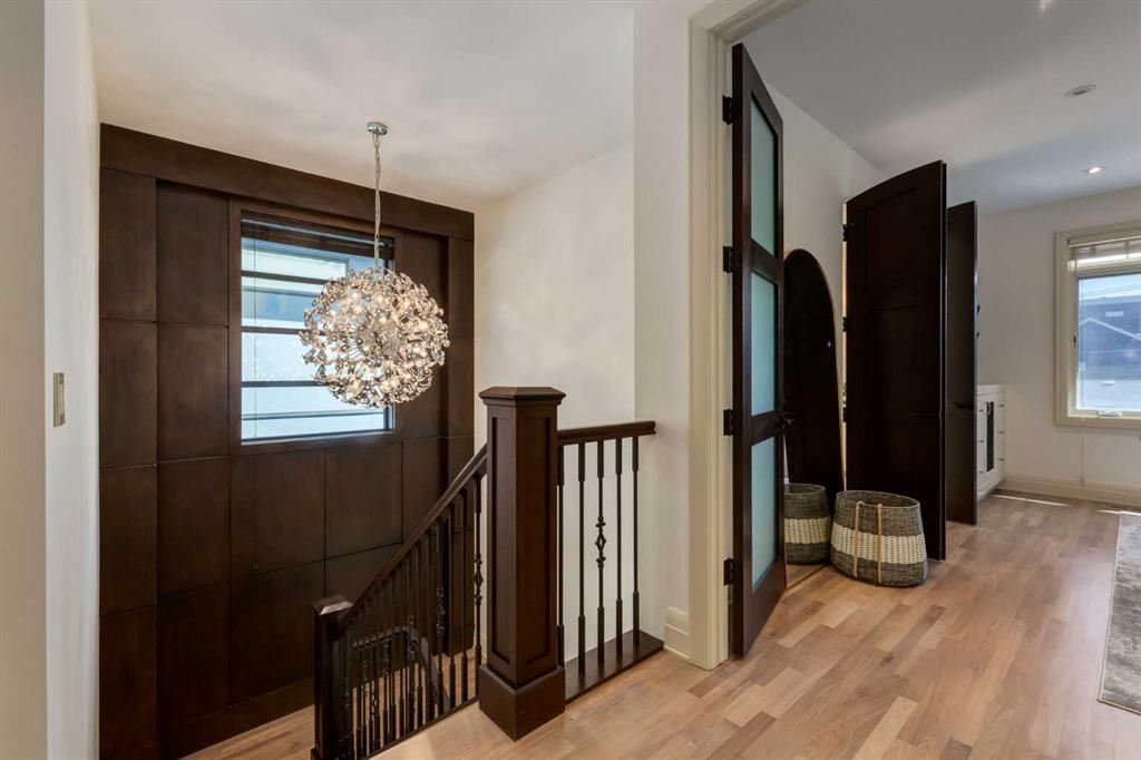 2339 Westmount Road NW, Calgary — photo 5 of 50