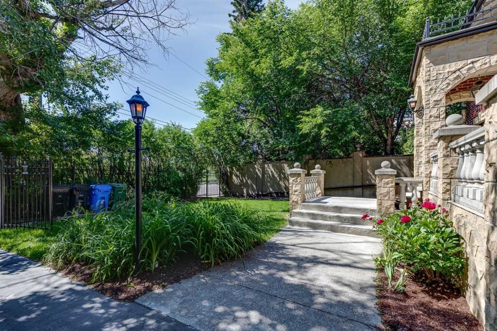 628 Elbow Drive SW, Calgary — photo 3 of 50