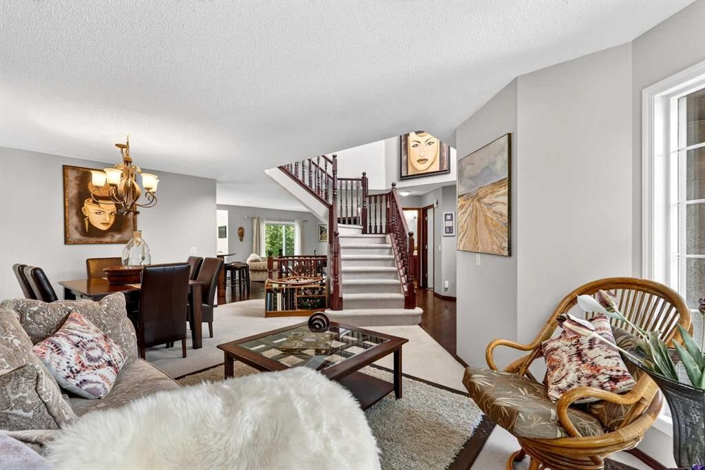 402 Douglas Park View SE, Calgary — photo 4 of 49