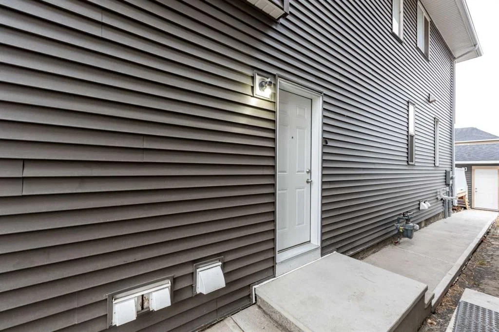 57 Corner Glen Row NE, Calgary — photo 3 of 33