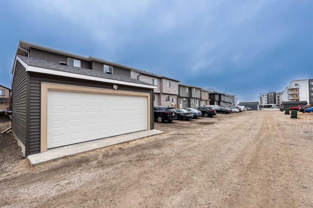 57 Corner Glen Row NE, Calgary — photo 4 of 33
