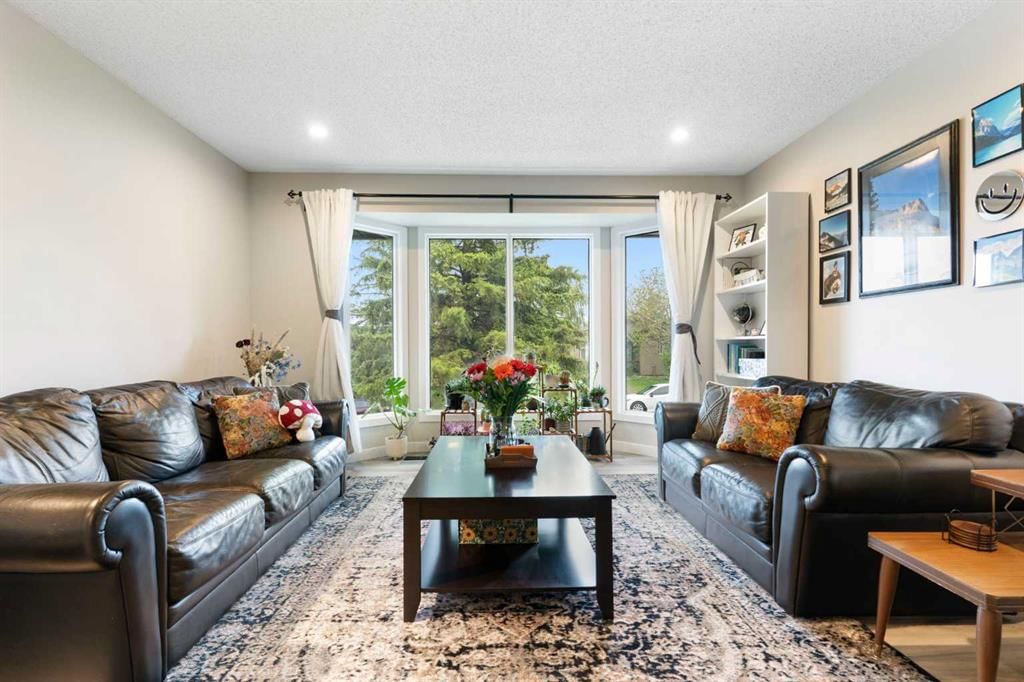 25 Bermuda Place, Calgary — photo 4 of 22