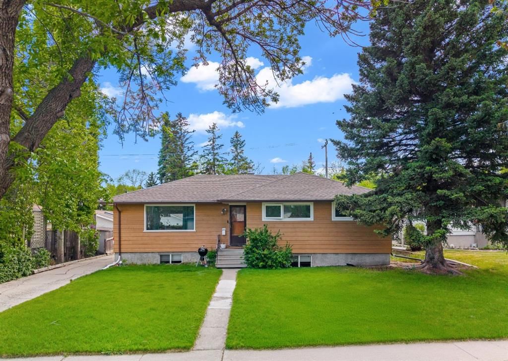 1207 40 Avenue NW, Calgary — main listing photo