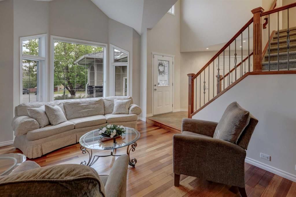 174 Mt Robson Close SE, Calgary — photo 4 of 50