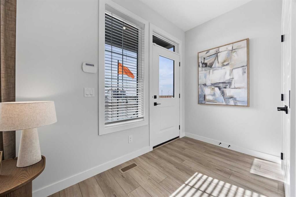 26 Ambleridge Avenue NW, Calgary — photo 4 of 33