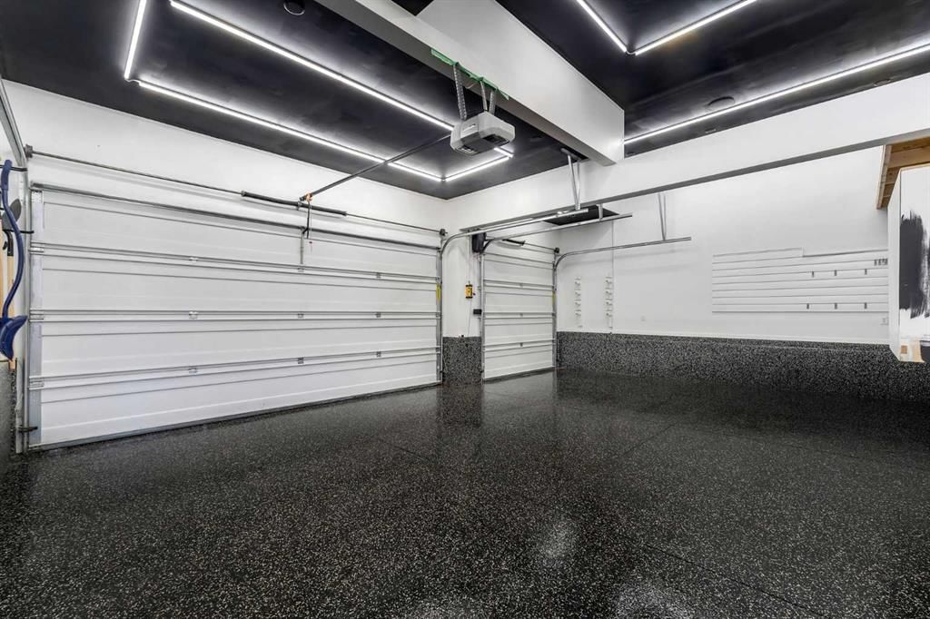 325 Crestmont Drive SW, Calgary — photo 3 of 48