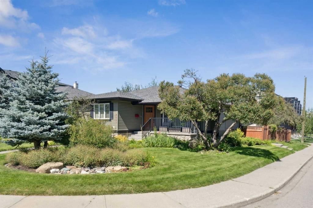 2404 29 Avenue SW, Calgary — photo 2 of 40