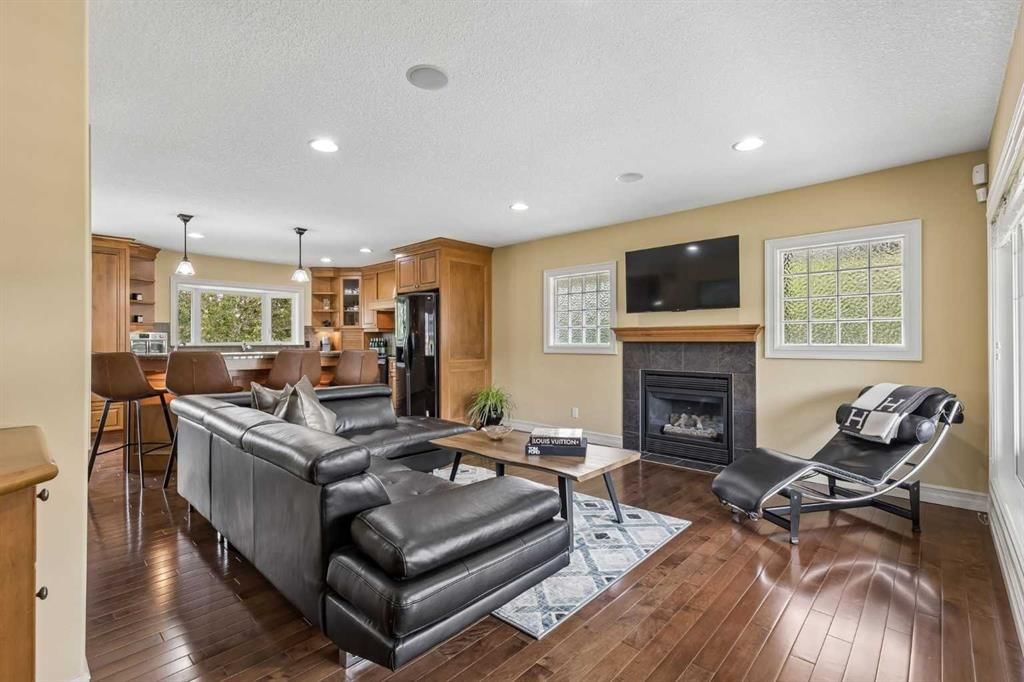 2404 29 Avenue SW, Calgary — photo 4 of 40
