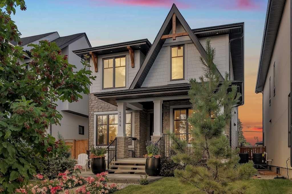 2424 35 Street SW, Calgary — main listing photo