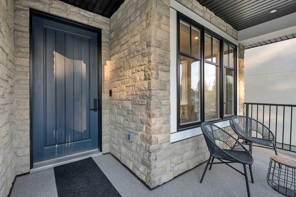 2424 35 Street SW, Calgary — photo 2 of 43