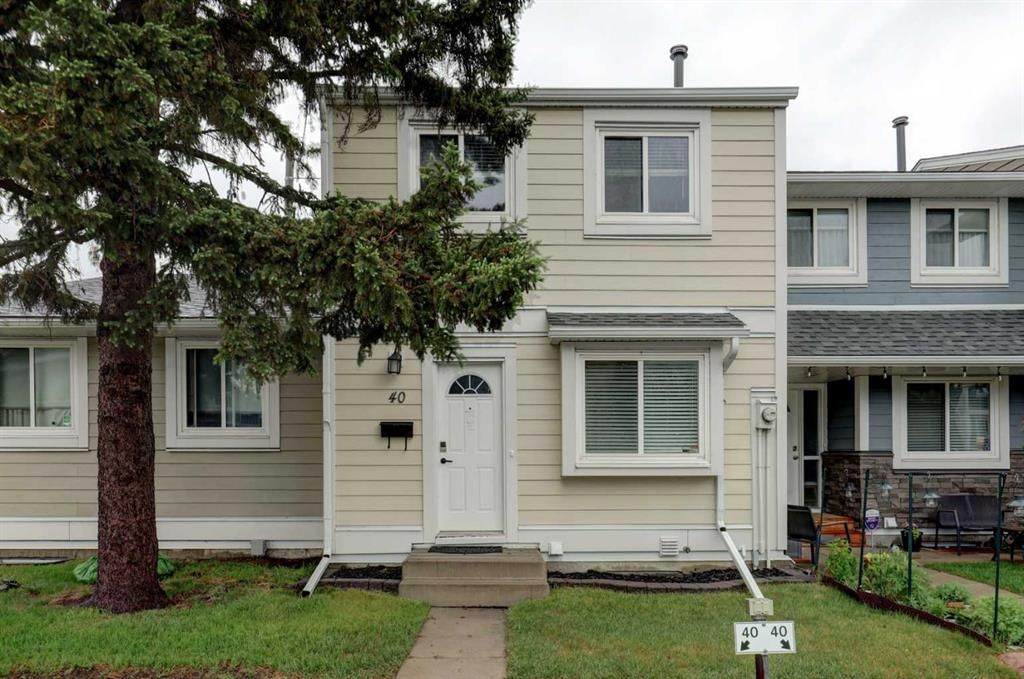 40 Georgian Villas NE, Calgary — main listing photo