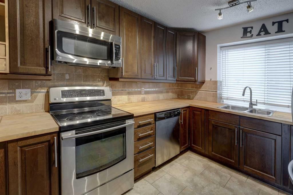 40 Georgian Villas NE, Calgary — photo 5 of 30