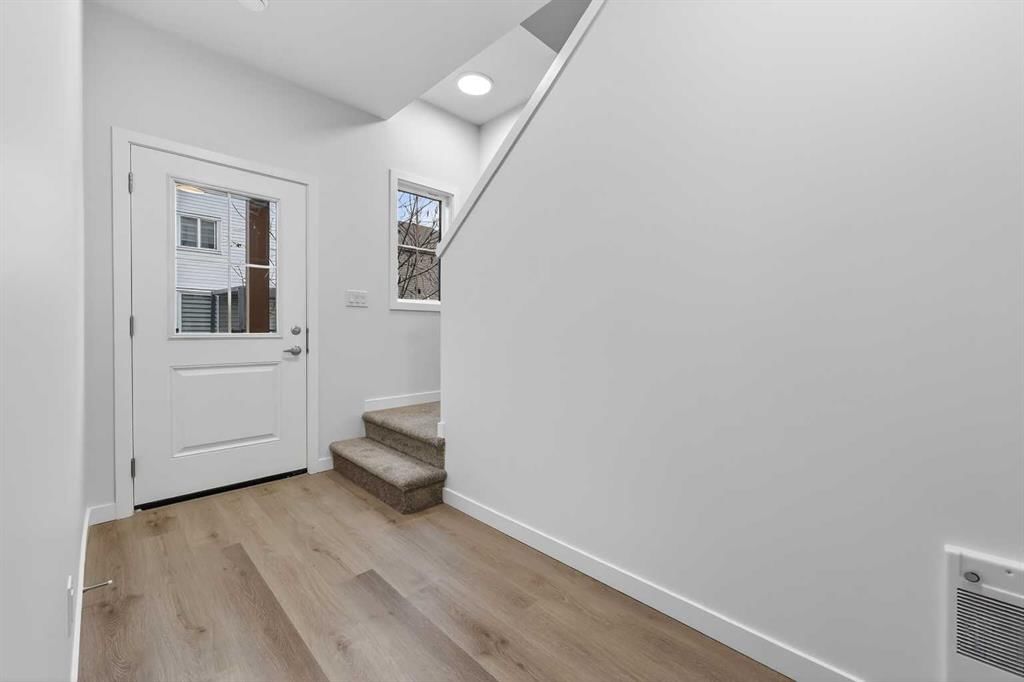 106, 40 Creekside Way SW, Calgary — photo 3 of 20