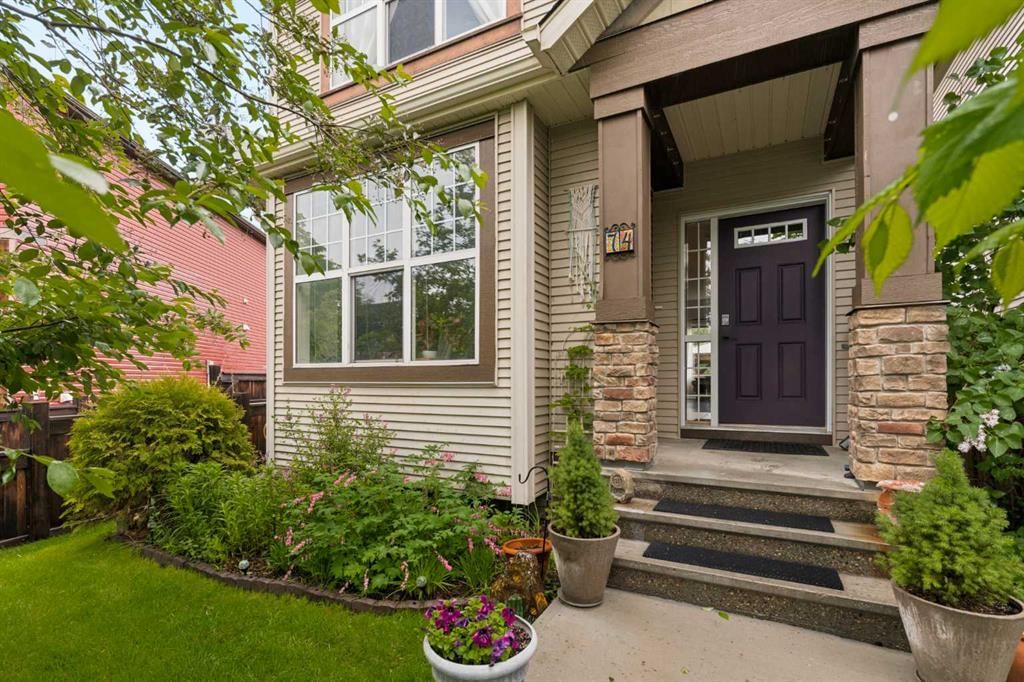 74 Autumn Crescent SE, Calgary — main listing photo