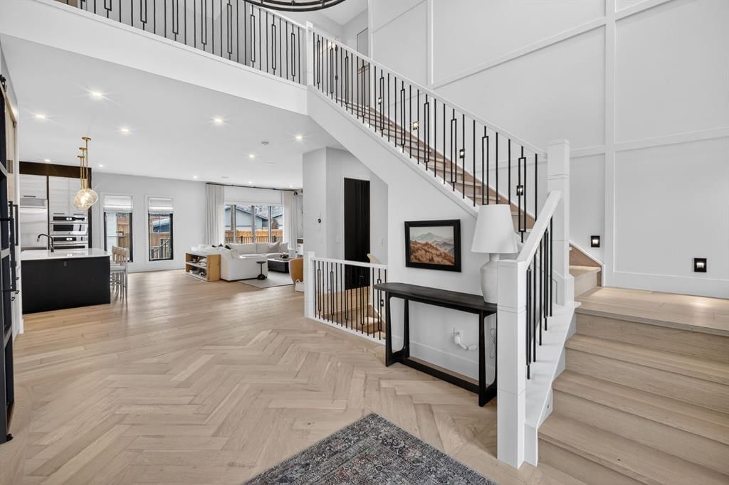 6515 Longmoor Way SW, Calgary — photo 3 of 27