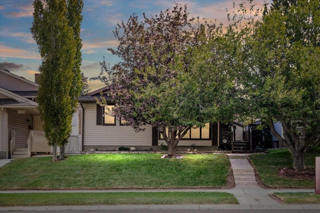 43 Scenic Acres Drive NW, Calgary — main listing photo
