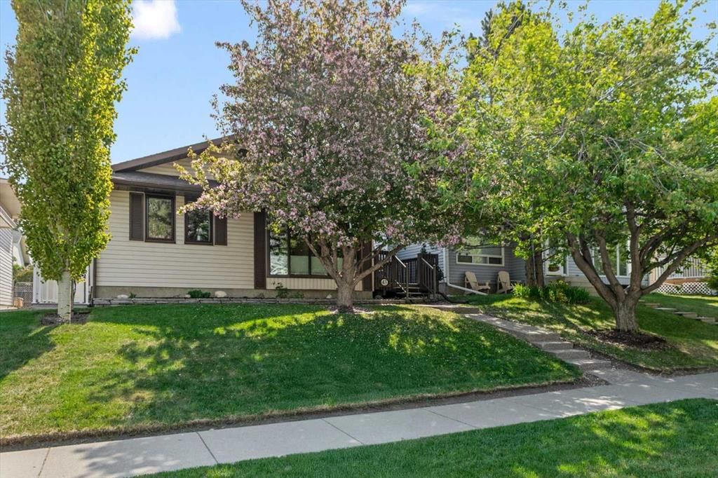 43 Scenic Acres Drive NW, Calgary — photo 3 of 38