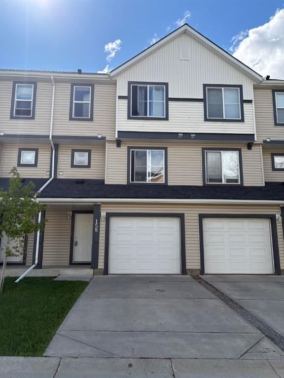 158 Everhollow Heights SW, Calgary — main listing photo