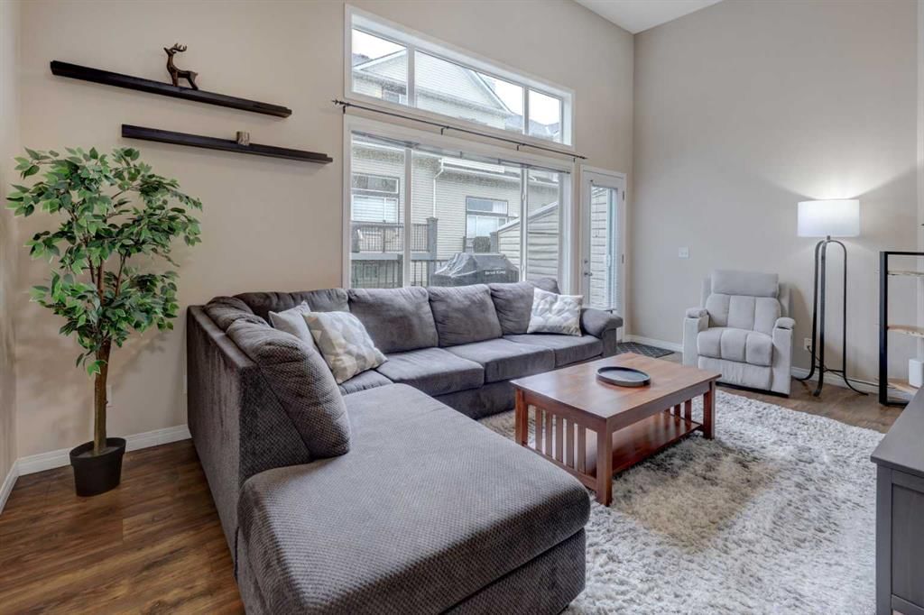 158 Everhollow Heights SW, Calgary — photo 3 of 40