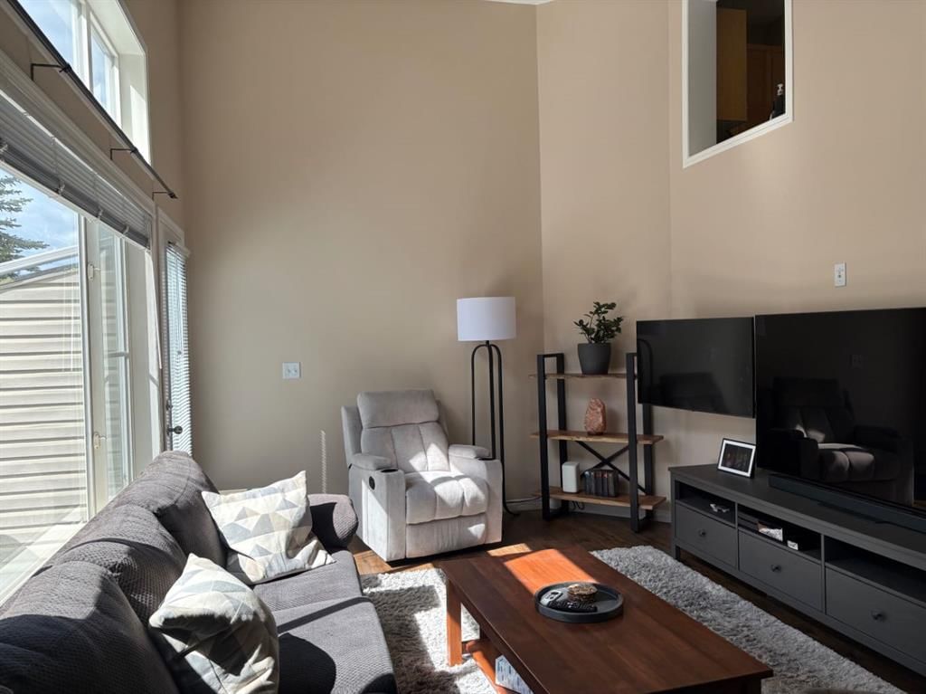 158 Everhollow Heights SW, Calgary — photo 4 of 40