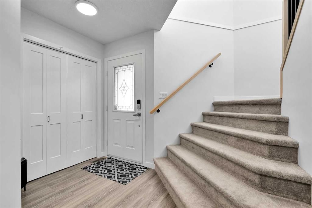 272 Douglas Glen Boulevard SE, Calgary — photo 2 of 31