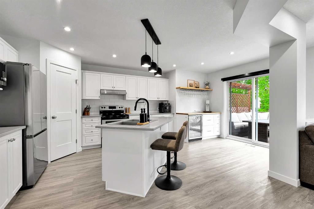 272 Douglas Glen Boulevard SE, Calgary — photo 4 of 31