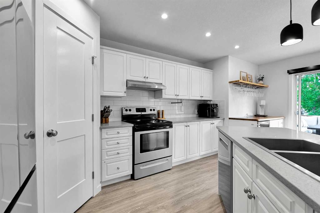 272 Douglas Glen Boulevard SE, Calgary — photo 5 of 31