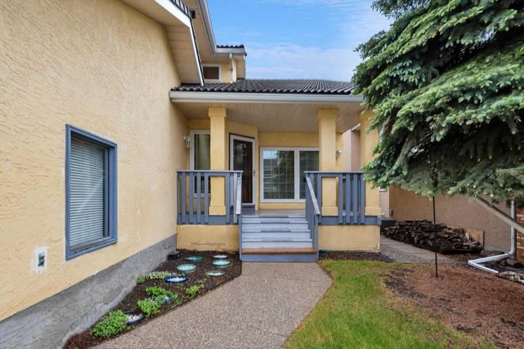 231 Mt Victoria Place SE, Calgary — photo 2 of 40