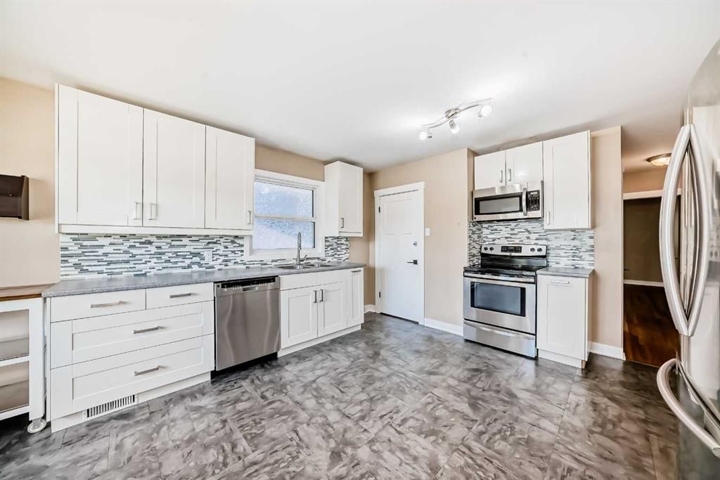 3708A Spruce Drive SW, Calgary — photo 2 of 30