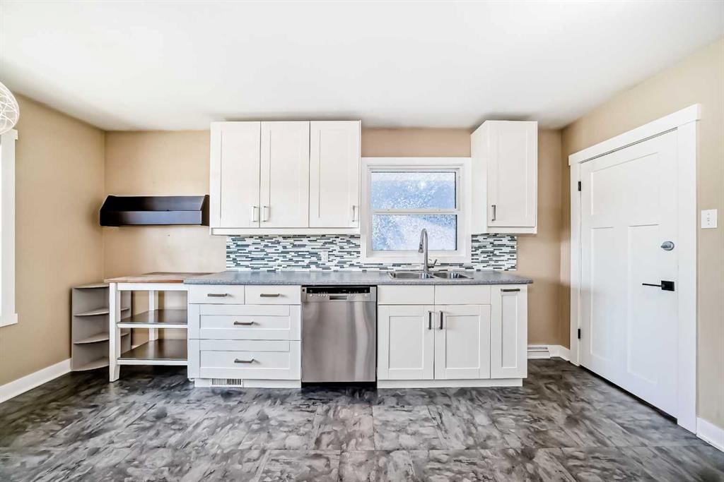 3708A Spruce Drive SW, Calgary — photo 3 of 30