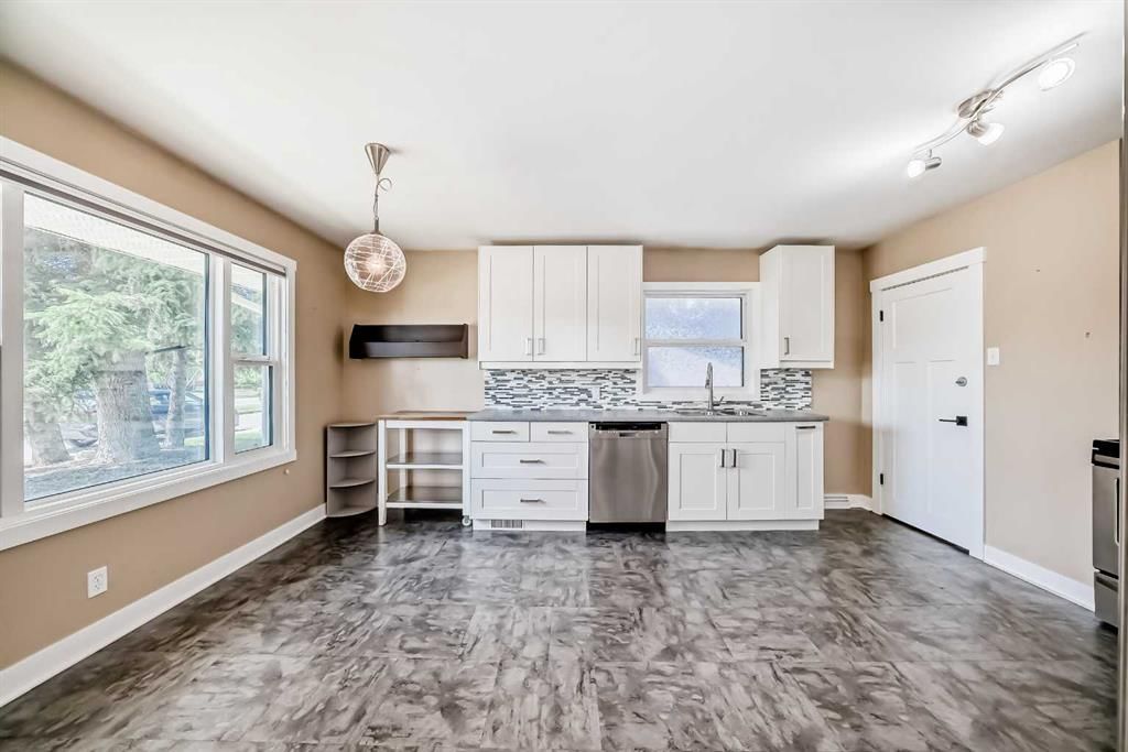 3708A Spruce Drive SW, Calgary — photo 4 of 30