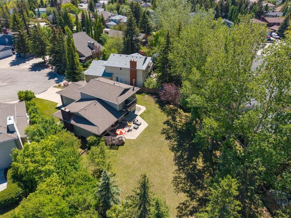 243 Silvergrove Place NW, Calgary — photo 2 of 43