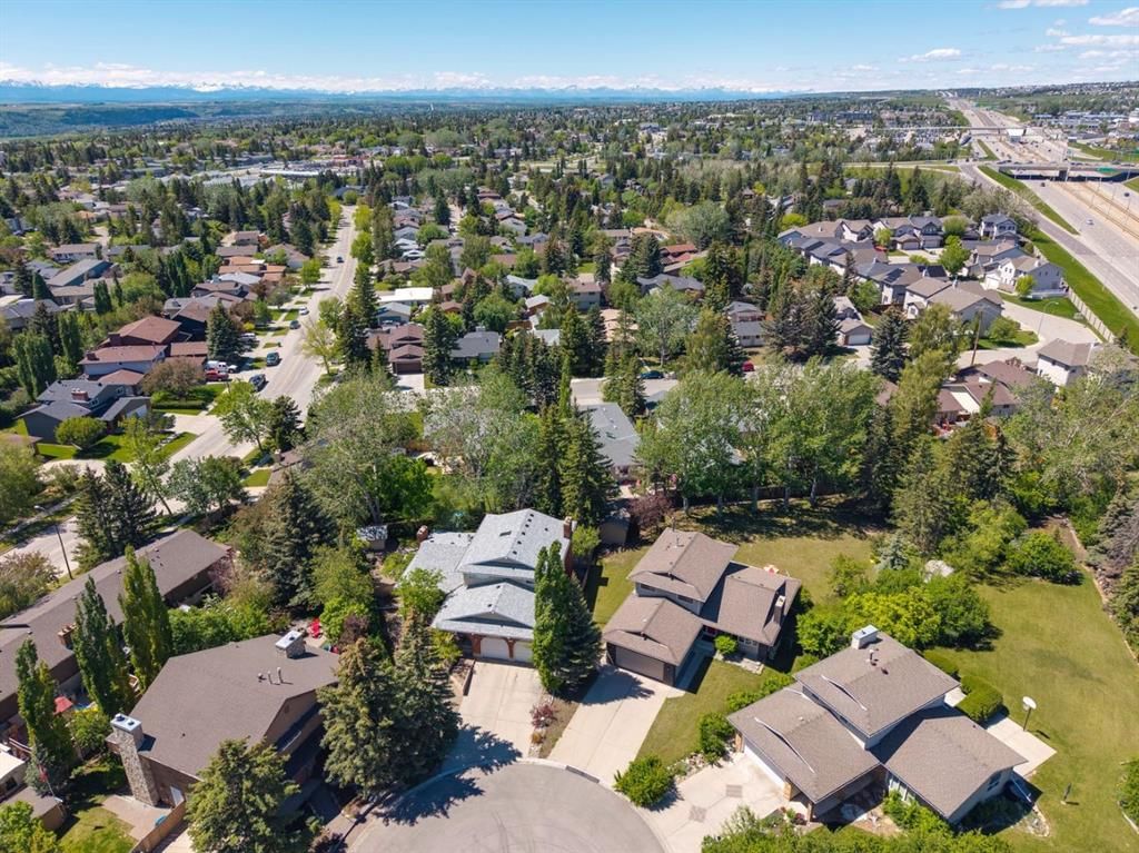 243 Silvergrove Place NW, Calgary — photo 4 of 43