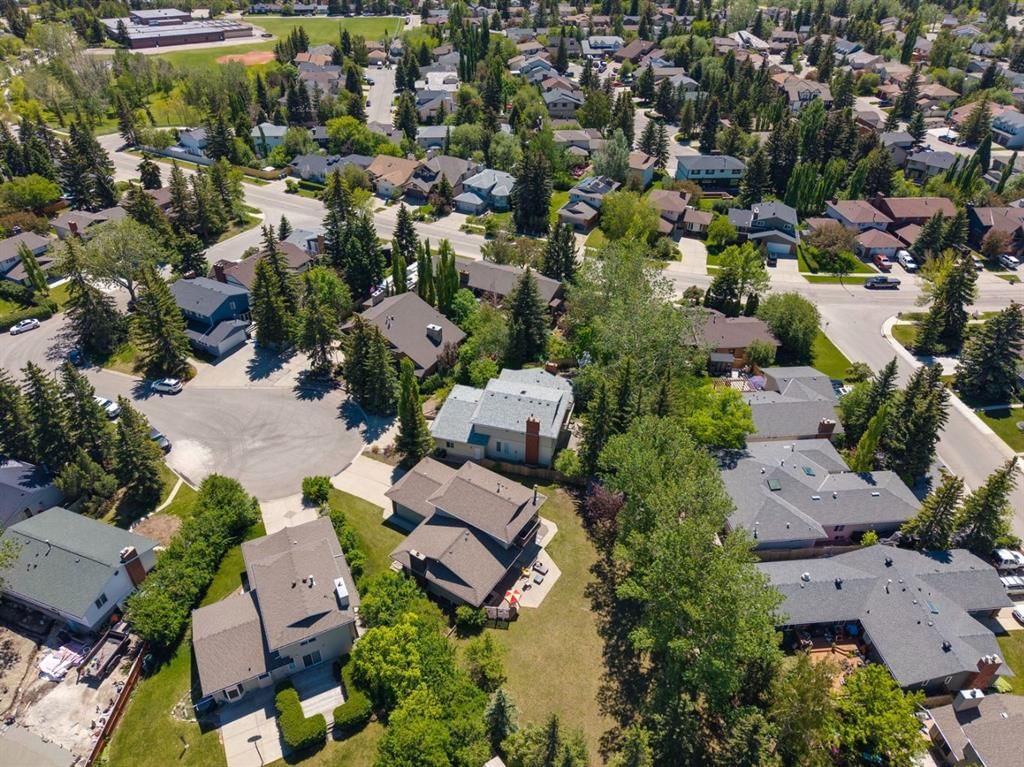 243 Silvergrove Place NW, Calgary — photo 5 of 43