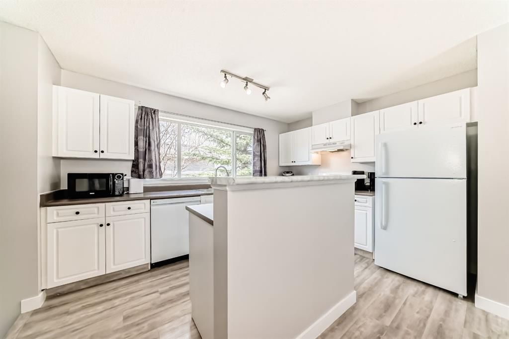 252 Prestwick Acres Lane SE, Calgary — photo 5 of 27