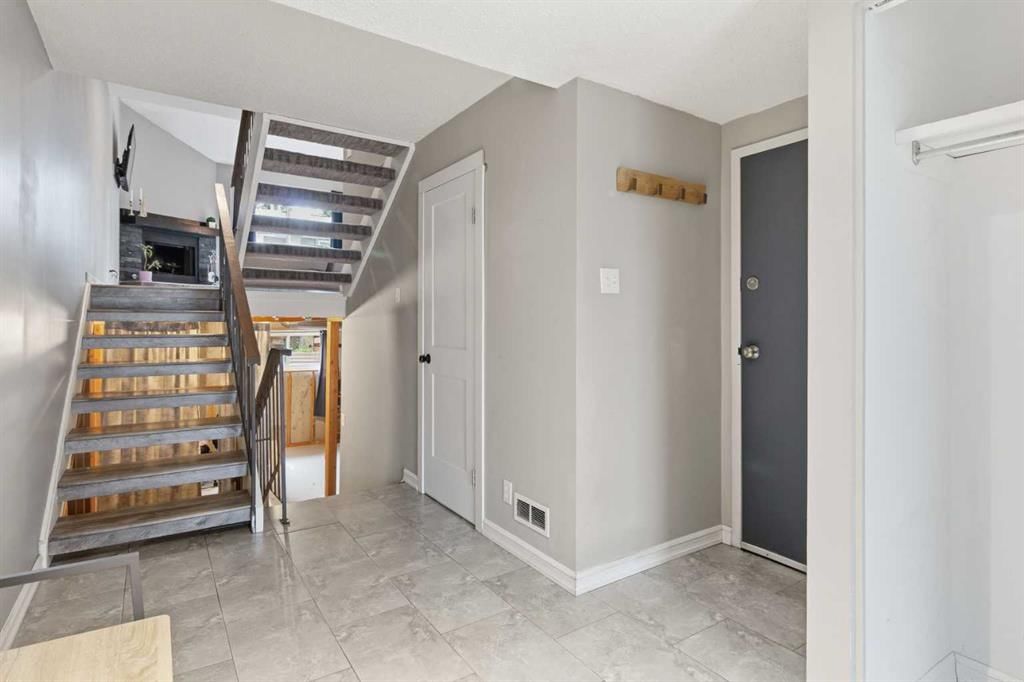 57, 2225 Oakmoor Drive SW, Calgary — photo 4 of 50