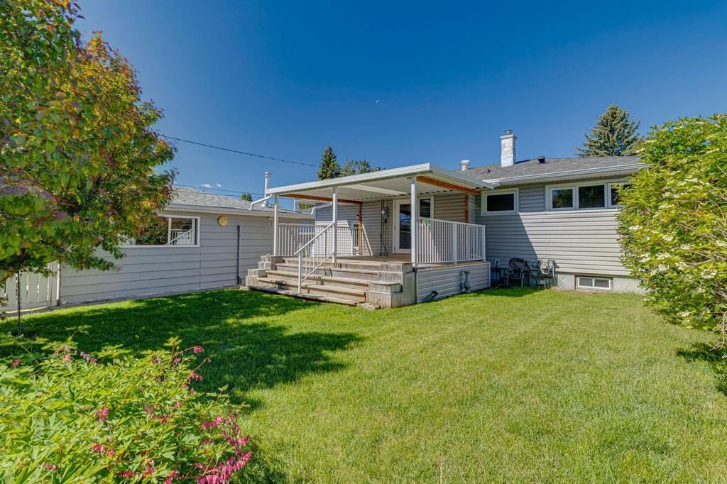 8028 5 Street SW, Calgary — photo 2 of 26
