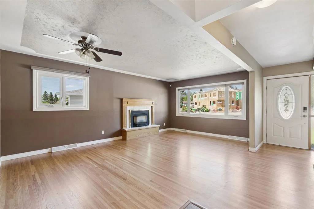 8028 5 Street SW, Calgary — photo 3 of 26