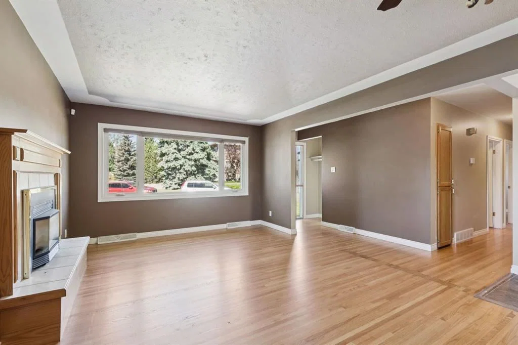 8028 5 Street SW, Calgary — photo 5 of 26