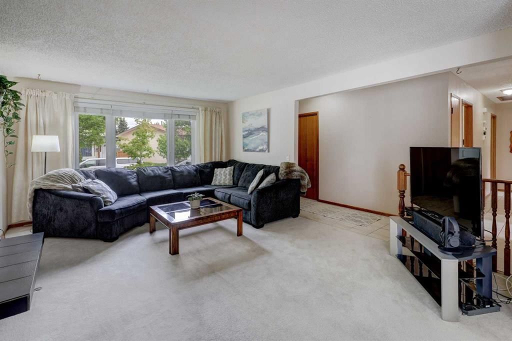 3444 Temple Way NE, Calgary — photo 3 of 41