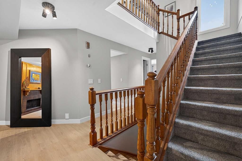 4, 448 Strathcona Drive SW, Calgary — photo 5 of 49