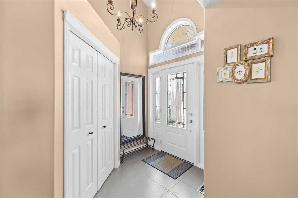 929 Sierra Morena Court SW, Calgary — photo 4 of 50