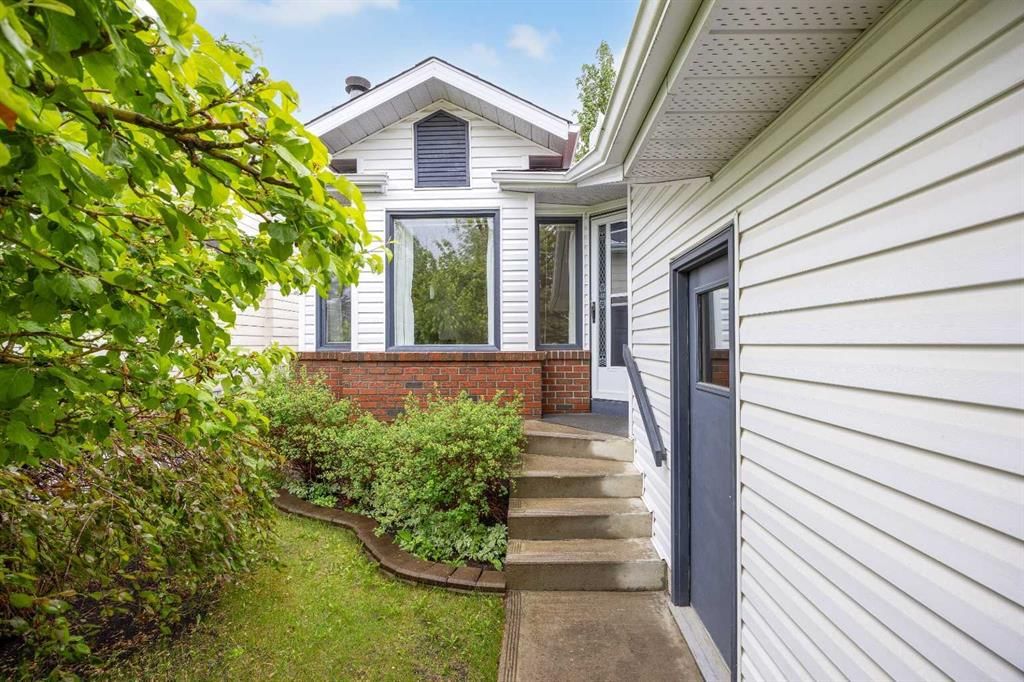 159 Shawinigan Drive SW, Calgary — photo 2 of 49
