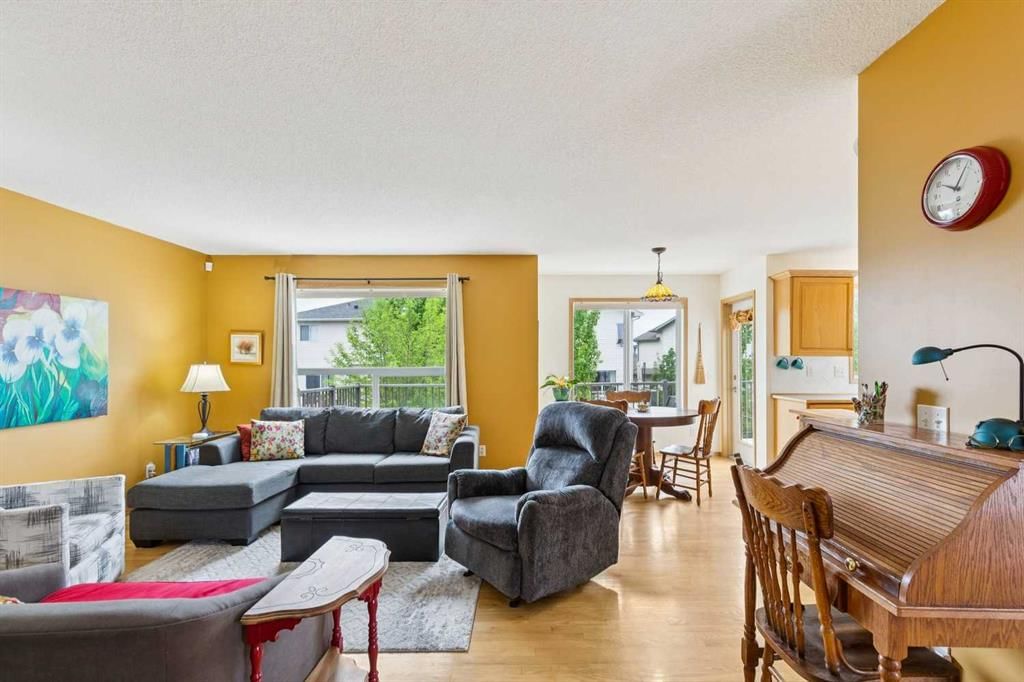 23 Tuscarora Close NW, Calgary — photo 2 of 47