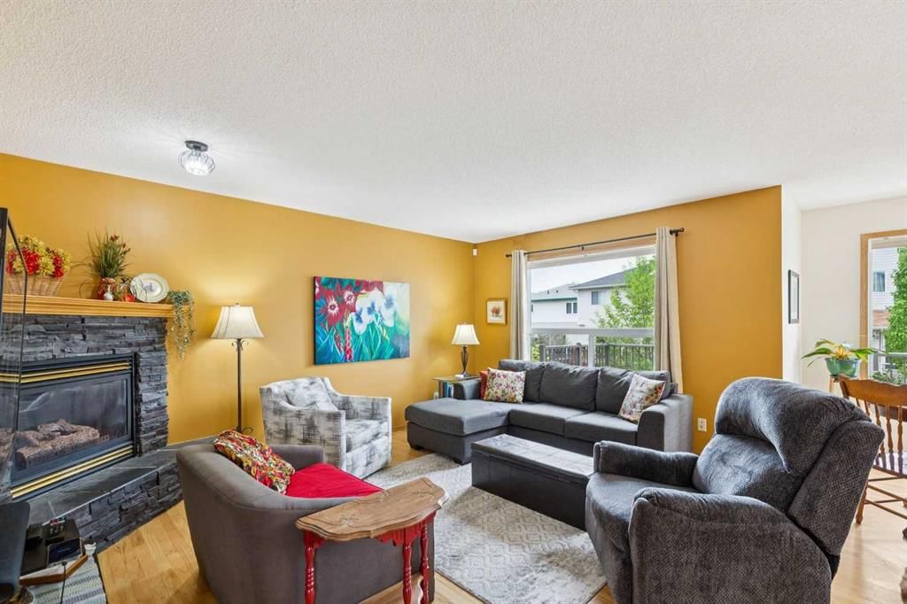 23 Tuscarora Close NW, Calgary — photo 3 of 47