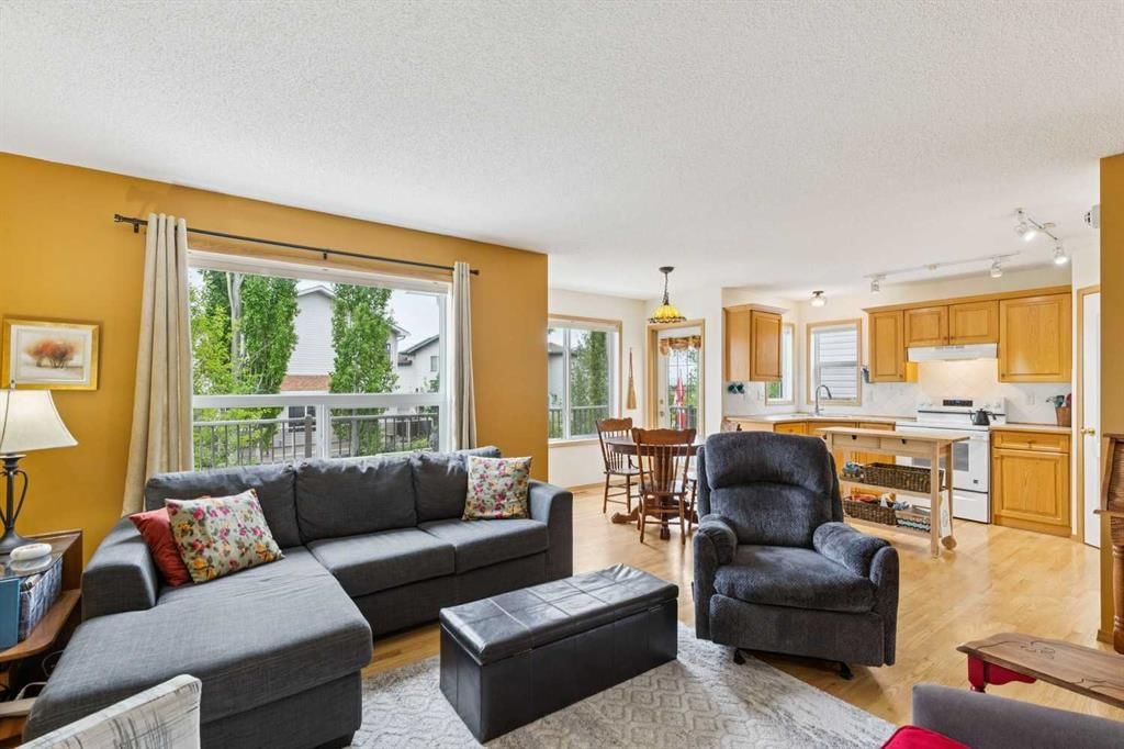 23 Tuscarora Close NW, Calgary — photo 4 of 47