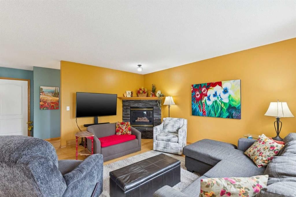 23 Tuscarora Close NW, Calgary — photo 5 of 47