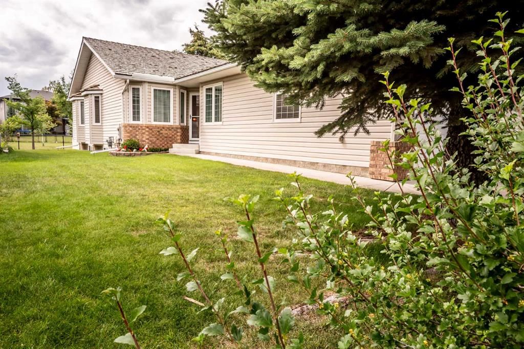 601 Riverside Drive NW, High River — main listing photo